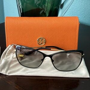 EUC Tory Burch Sunglasses